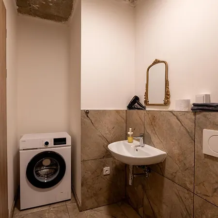 Brand New Penthouse #33 Near Center With Free Parking Apartment